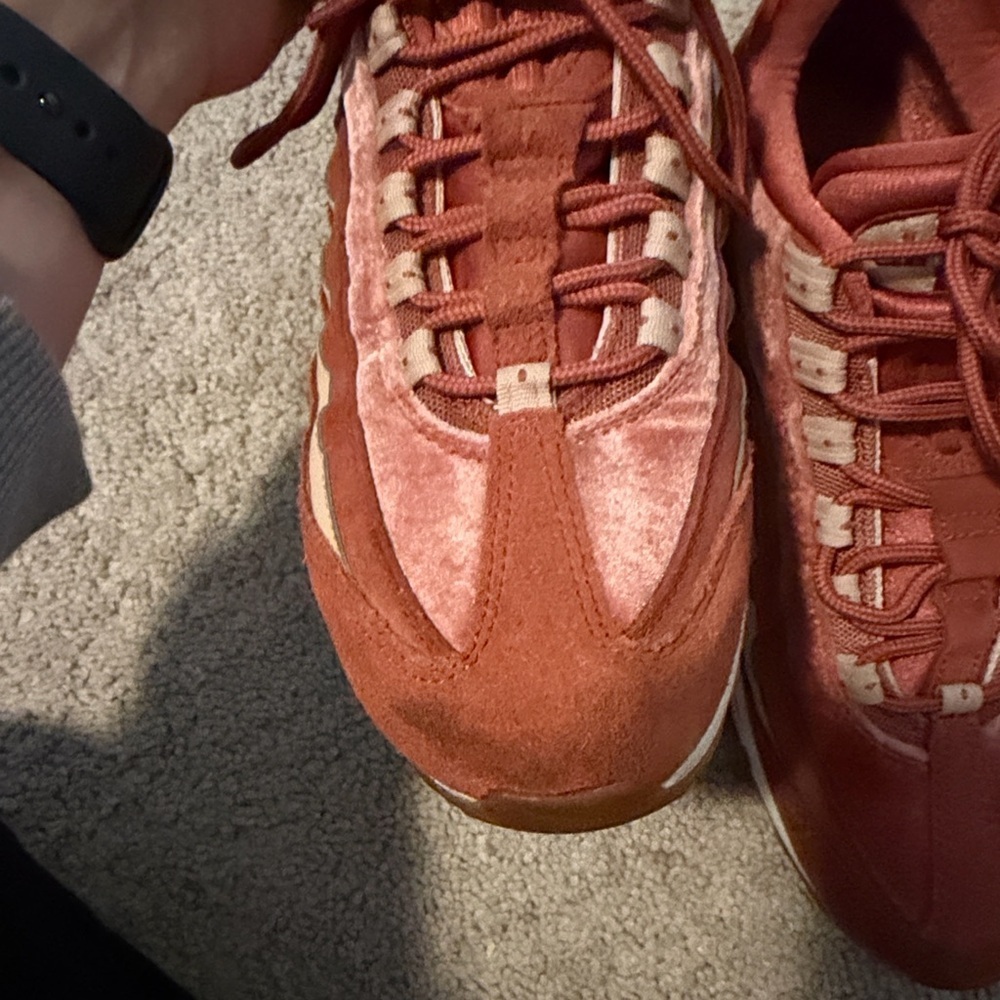Nike Air Max 95 LX SneakersDusty Peach Bio Beige Velvet Suede size 9.5 - Picture 7 of 9